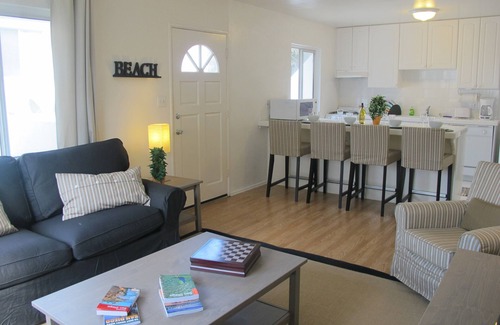 North Pacific Beach Apartment | Chic Beach Apartment.Steps to the sand.brand new.like a boutique hotel!