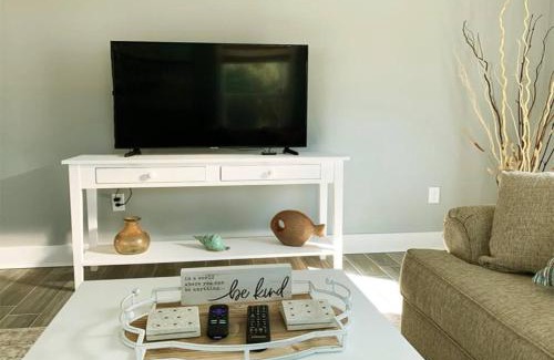 Gulfport House | *Chic Beach Cottage Retreat* near Beach/downtown