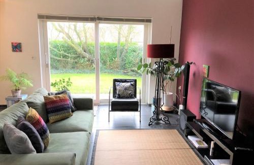 Julianadorp aan zee House | Chic Beachside Stay w Sauna