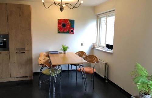 Julianadorp aan zee House | Chic Beachside Stay w Sauna