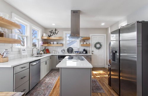 Sans Souci House | CHIC✨️|Bikes|ParkPass|Lake|PizzaOven|BlackStone|YouTubeTV
