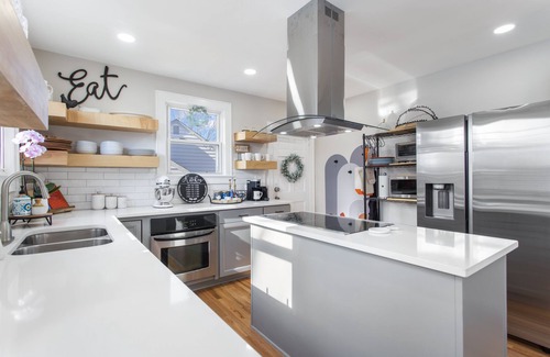 Sans Souci House | CHIC✨️|Bikes|ParkPass|Lake|PizzaOven|BlackStone|YouTubeTV