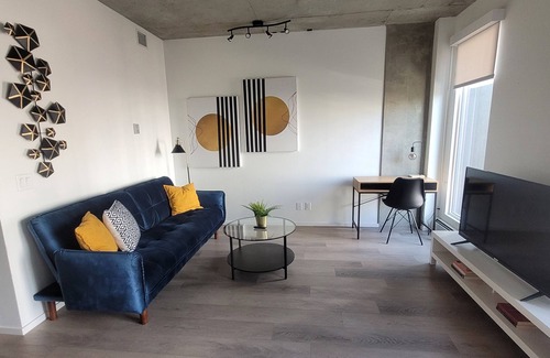 Bridgeland Condo | Chic Bridgeland 1 BR condo wt prkng sleeps 4 5 min to DT