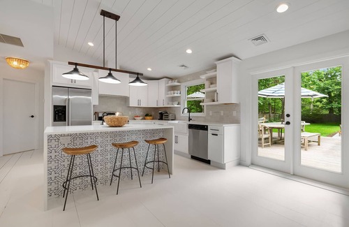 Clearwater Beach House | Chic, bright 5 bedroom in East Hampton with Pool & Land Rover