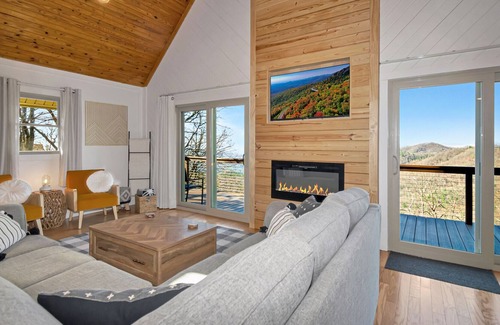 Apple Ridge Cabin | Chic Cabin Near Blowing Rock- Amazing View