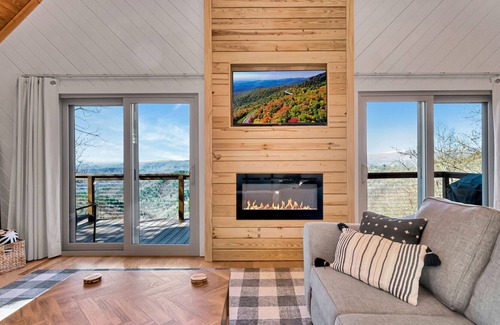 Apple Ridge Cabin | Chic Cabin Near Blowing Rock- Amazing View