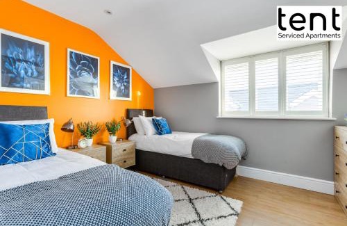 Runnymede Apartment | Chic & Central 1 Bedroom APT with Parking, Pets welcome by Tent Serviced Apartments Egham