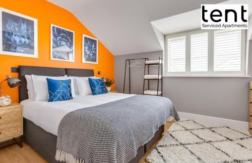 Runnymede Apartment | Chic & Central 1 Bedroom APT with Parking, Pets welcome by Tent Serviced Apartments Egham