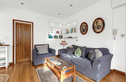 Campden Apartment | Chic & Central One Bed Flat