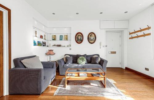 Campden Apartment | Chic & Central One Bed Flat