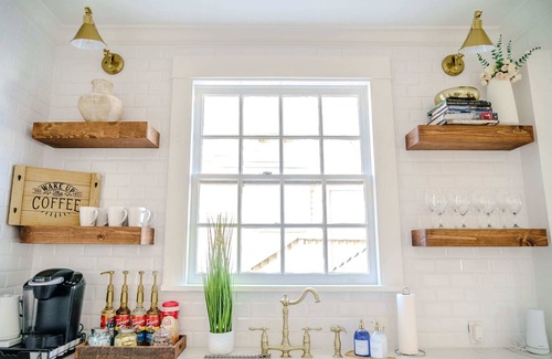 Touro House | Chic & Central w/Parking: Ideal 4 Families/Groups