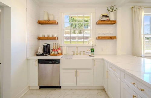 Touro House | Chic & Central w/Parking: Ideal 4 Families/Groups