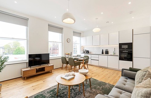 Redcliffe Apartment | Chic Chelsea Retreat: Bright Space & Balcony Bliss