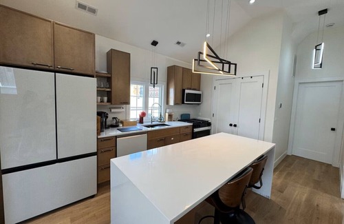 Avondale Condo | Chic Chicago Spa Retreat – Luxe & Light-Filled