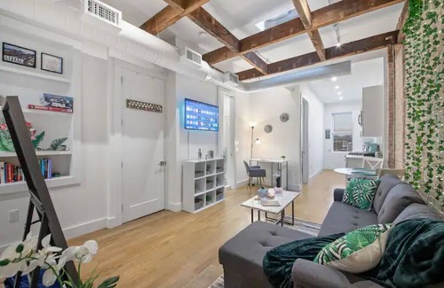 Hoboken Apartment | Chic City Center Oasis Near NYC - 3 beds, 1 sofa bed