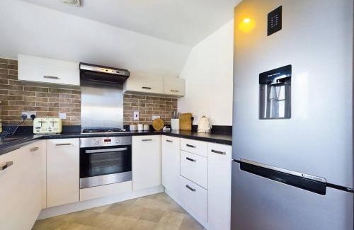 Castle Apartment | Chic City Centre Apartment With Allocated Parking