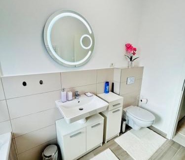 Calea Sever Bocu Apartment | Chic city home
