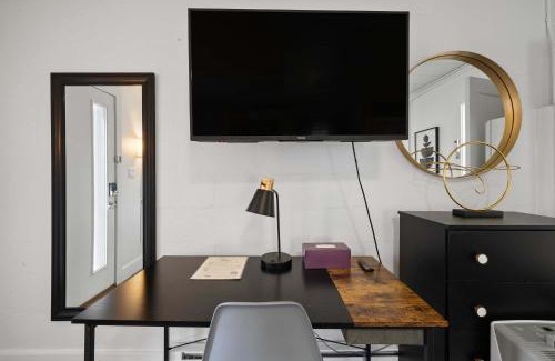 Near East Columbus Apartment | Chic City Retreat 97
