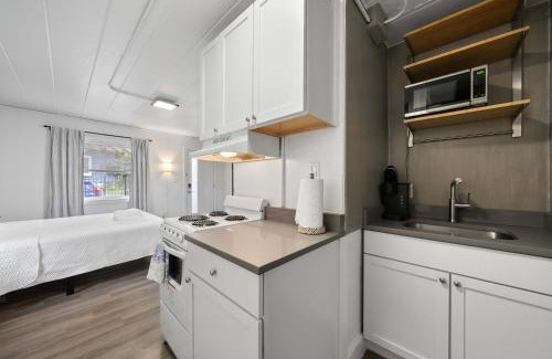 Near East Columbus Apartment | Chic City Retreat 97