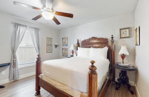 Southeast Pensacola House | Chic Coastal Cottage