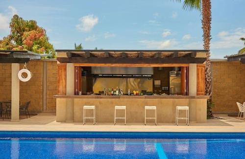 El Tezal Hotel | Chic Coastal Escape in Cabo San Lucas – Steps from Beaches, Marina, Markets & At