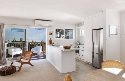 Mount Maunganui House | Chic Coastal Escape Walk to Beach & Downtown Mount