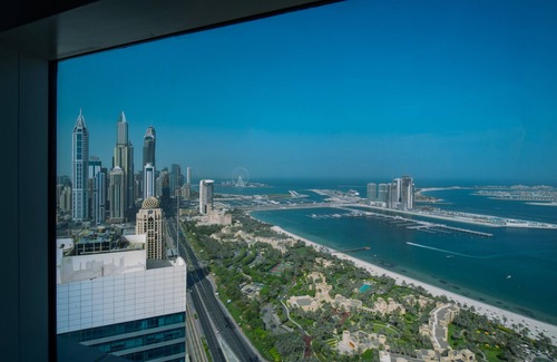 Dubai Media City Apartment | Chic Coastal Escape w/Open Sea Vws on Palm Entry