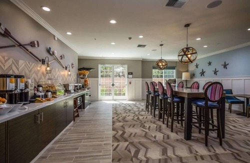 Half Moon Bay House | Chic Coastal Haven near Pillar Point Harbor - Scenic Serenity, Free Breakfast!