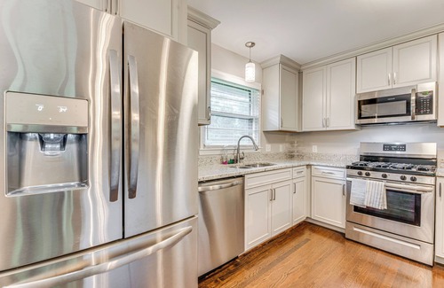 College Park Cottage | Chic College Park Cottage ~ 2 Mi to Main Street!