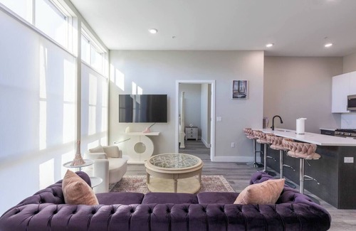 The Heights Apartment | Chic Condo by NYC w Rooftop & Parking on Premises