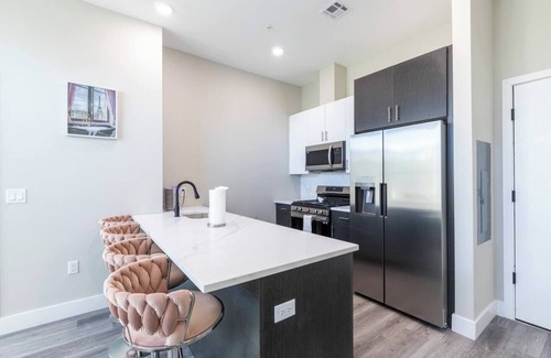 The Heights Apartment | Chic Condo by NYC w Rooftop & Parking on Premises