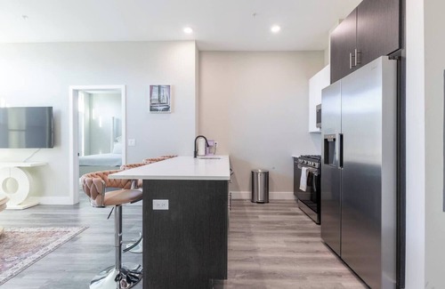 The Heights Apartment | Chic Condo by NYC w Rooftop & Parking on Premises