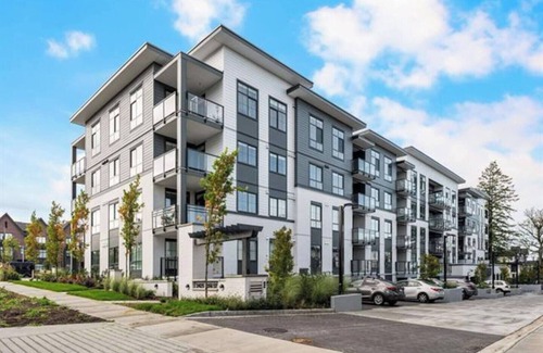 Surrey Apartment | Chic Condo w/Stylish Amenities in White Rock