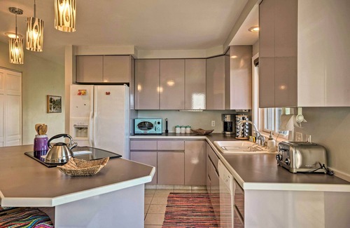 Coos Bay House | Chic Coos Bay Home w/Pacific Ocean Views!