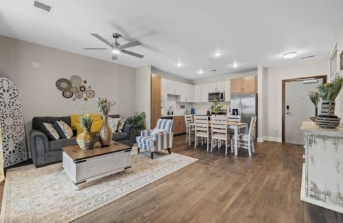 Eighth Avenue Apartment | Chic Country Getaway Walk to Broadway & Gulch