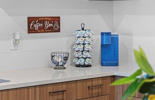 Eighth Avenue Apartment | Chic Country Getaway Walk to Broadway & Gulch