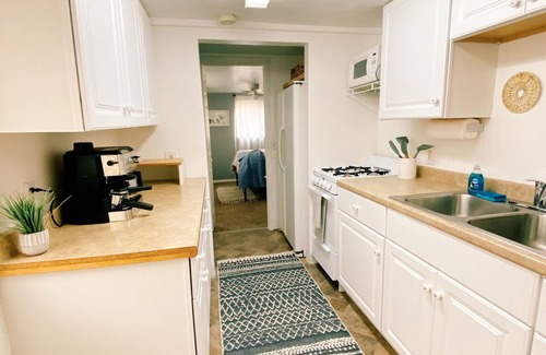 Medford Apartment | Chic & Cozy 1 bedroom guest-house in the heart of Medford