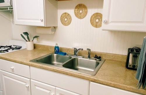 Medford Apartment | Chic & Cozy 1 bedroom guest-house in the heart of Medford