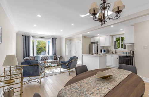 Humber Bay House | Chic & Cozy 3 BD/2 BA House w/Free Parking