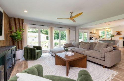 Maggie Valley House | Chic Creekside Bungalow at The Dogwood