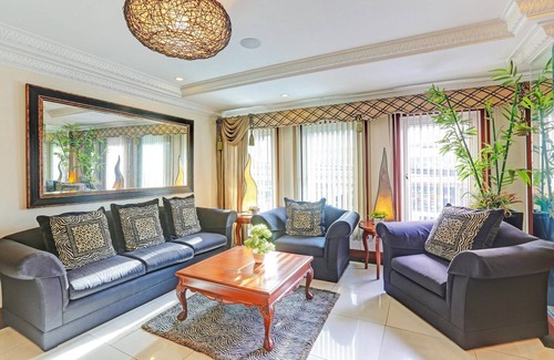 Pio del Pilar House | Chic Double Stay with VIP Vibes – Townhouse Touch