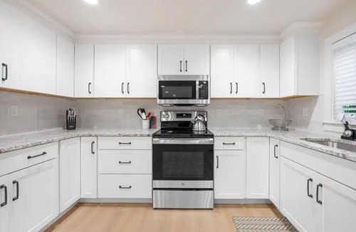 East End House | Chic Downtown Boise Retreat: Modern Apartment