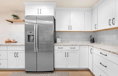 East End House | Chic Downtown Boise Retreat: Modern Apartment