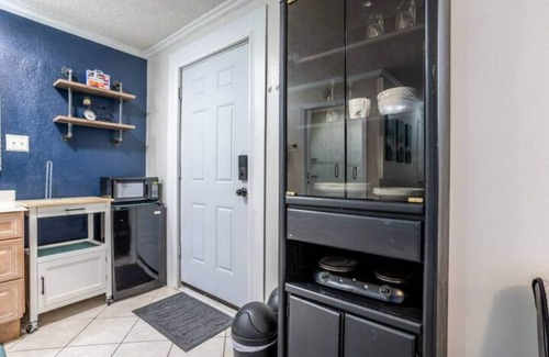 Dover Shores East House | Chic Downtown Studio Pet-Friendly Retreat
