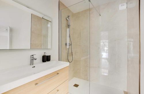 Le Bois Porte de Nogent Apartment | Chic Duplex with Rooftop -3BD-6P- Nogent-sur-Marne