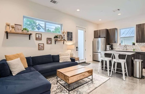 Govalle House | Chic East Austin Home-New-Walkable-Private Yard