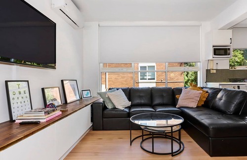 Elwood Apartment | Chic Elwood 1BR Apt with Free Parking