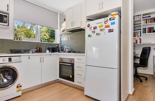 Elwood Apartment | Chic Elwood 1BR Apt with Free Parking