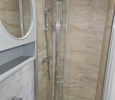 Wainscot Apartment | Chic En-suite Room with Office Garden and Parking