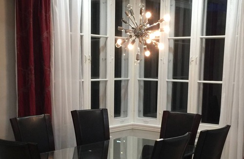 Desjardins House | Chic et jolie maison avec SPA, cour privé, BBQ, salle de bain de luxe